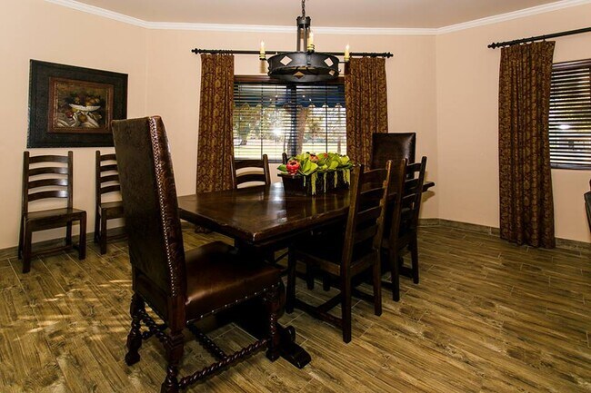 Dining Area - 425 S Power Rd