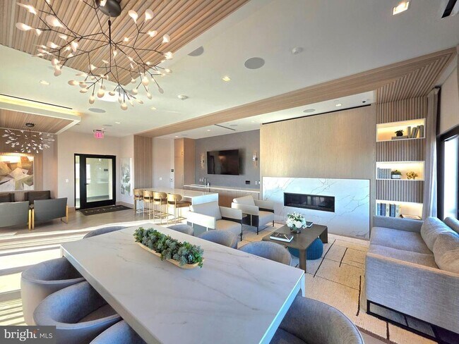 Building Photo - 737 Swann Ave