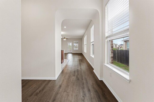 Building Photo - 633 Weizenbock Ln