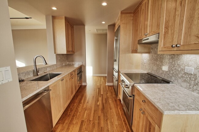 Building Photo - 2400 E Cherry Creek S Dr