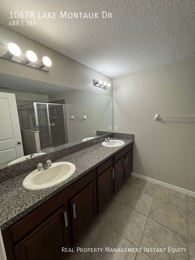 Building Photo - 10678 Lake Montauk Dr