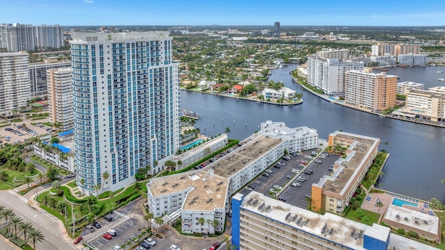 Building Photo - 1913 S Ocean Dr