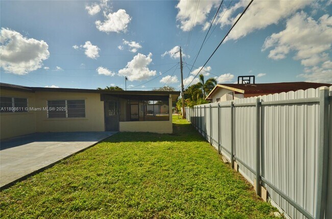 Building Photo - 481 W 55th Pl