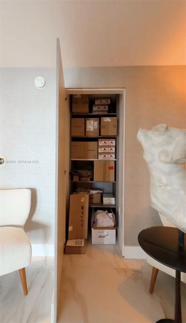 Building Photo - 16385 Biscayne Blvd