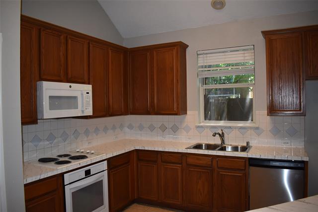 Building Photo - 2027 Wimbledon Dr