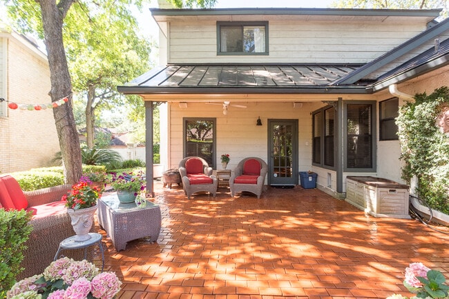 Building Photo - Beautiful 4 bedroom home in the Deerfield Subdivision