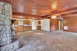 Building Photo - 9504 Quaker Ct