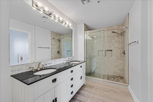 Building Photo - Top level 2 bedroom condo located in guard...