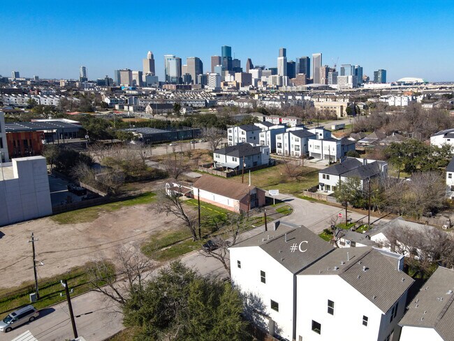Skyline View - 3107 Saint Charles St