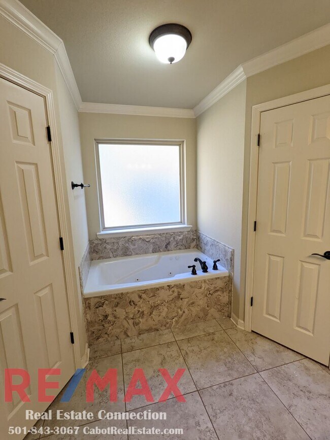 Building Photo - Sorry No Smoking and Pets Permitted with R...