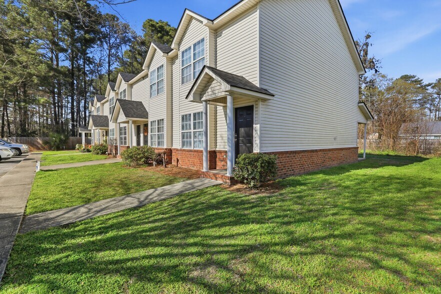 Building Photo - 4062 Cedars Pkwy