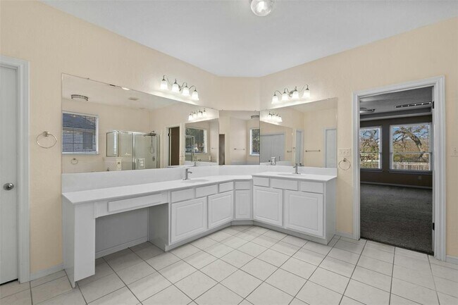 Building Photo - 1001 Chickory Ct
