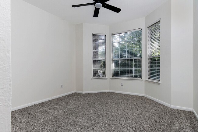Building Photo - 35 S Avonlea Cir