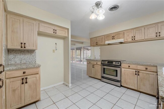 Building Photo - 2625 Village Dr
