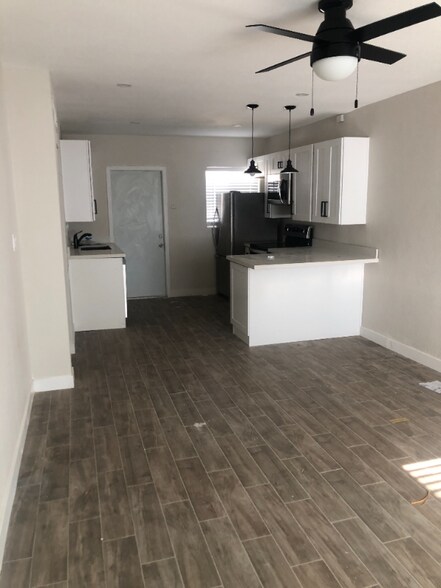 Building Photo - 1640 W Mulberry Dr