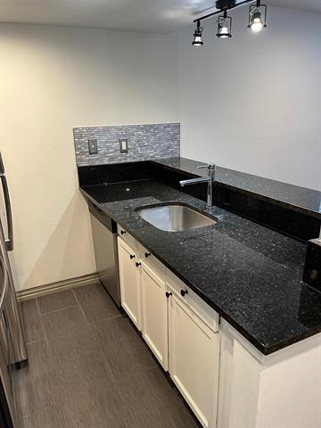 Building Photo - 2800 Douglas Ave