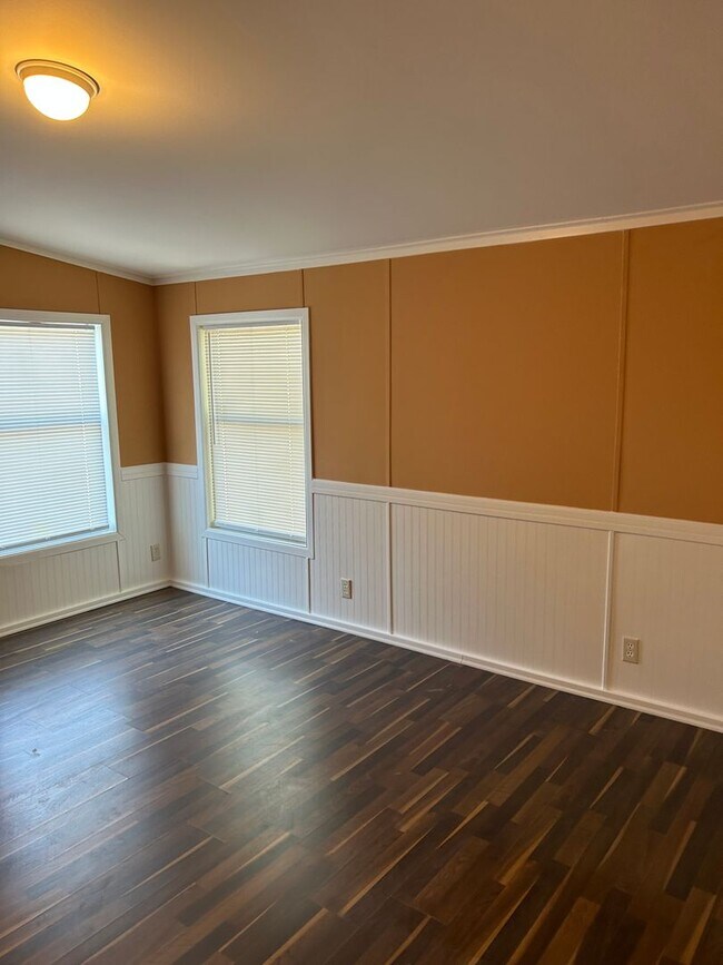 Building Photo - Spacious 4-Bedroom/2-Bath Mobile Home-Great Location!  Minutes to Eglin Air Force Base