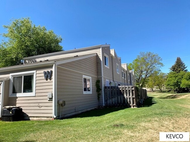 Building Photo - Great Townhome Near Horsetooth Resevoir!