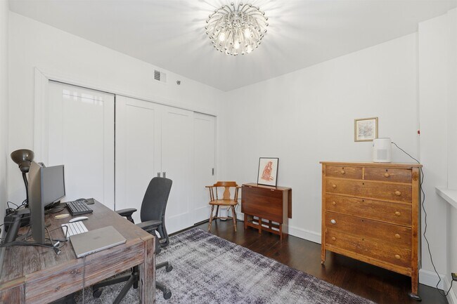 Building Photo - 347 Varick St