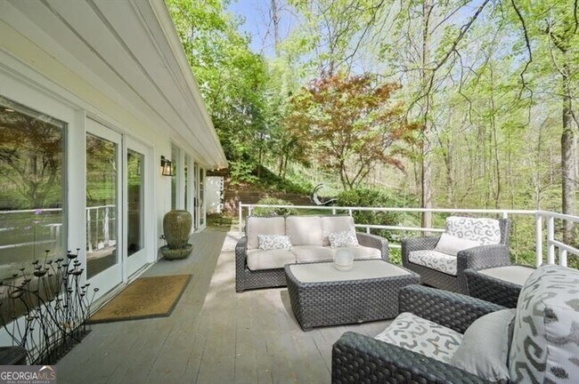 Building Photo - 625 Idlewood Dr NW