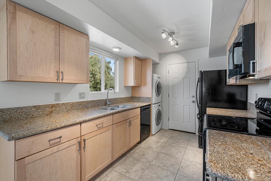 Building Photo - 1529 E Glenn St