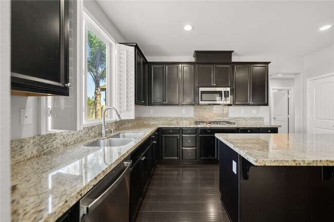 Building Photo - 37749 Fiesta Flower St