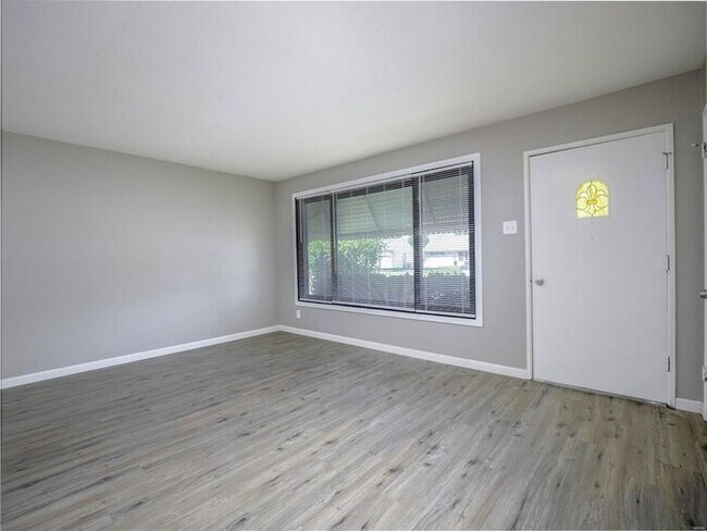 Building Photo - Welcome to 8264 Morganford!