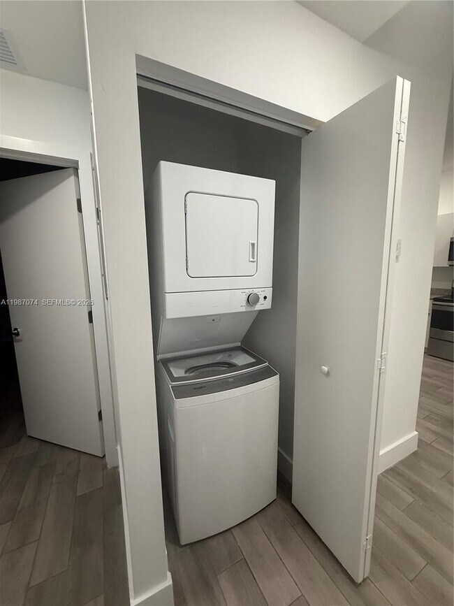 Building Photo - 486 E 30th St