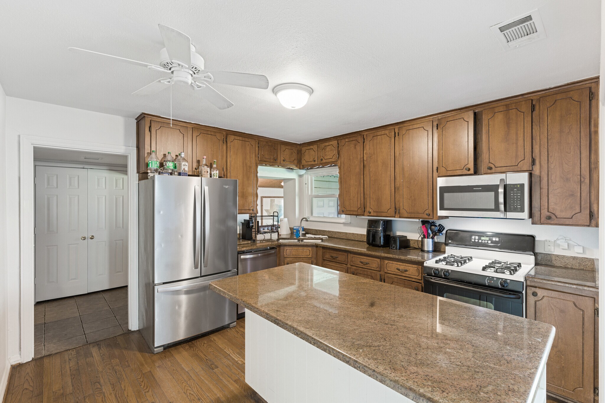 Building Photo - 3504 Corto Ave