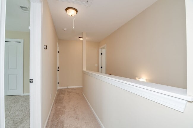 Building Photo - Canterbury Farms - 4 Bed 2.5 Bath