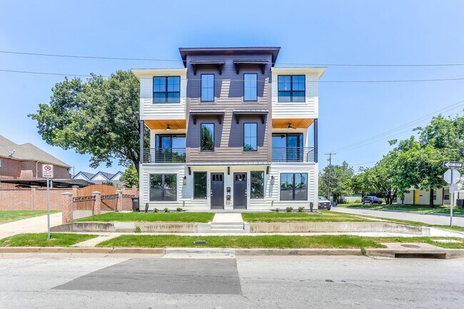 Building Photo - 3147 Forest Park Blvd