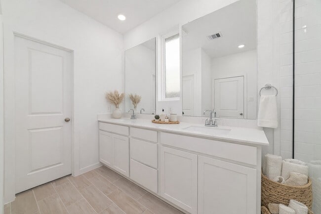 Building Photo - 6610 Sunset Velvet Dr