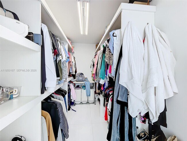 Building Photo - 600 NE 36th St