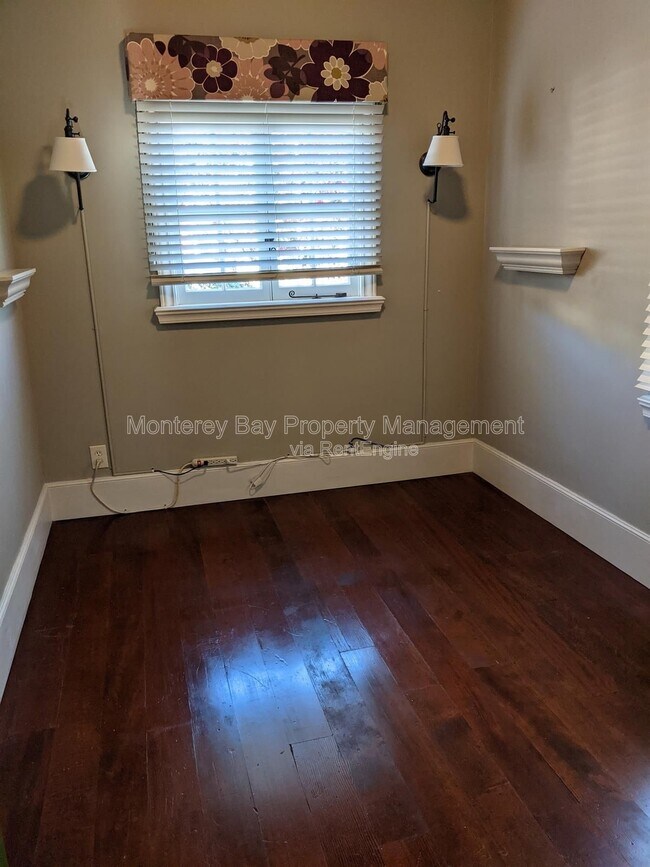 Building Photo - 515 Dickman Ave