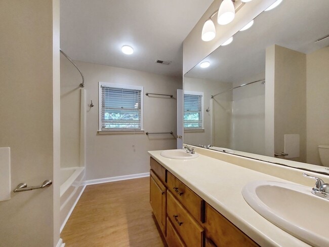 Building Photo - 504 University Ridge