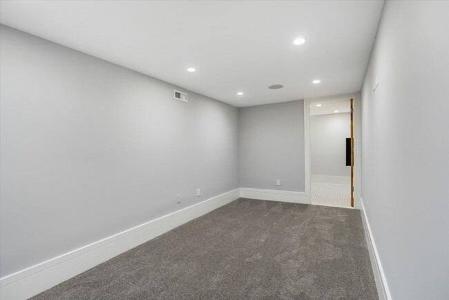Building Photo - 505 S Milton Ave