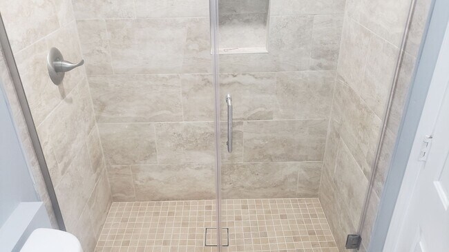 Building Photo - Delightful 3br 3ba Townhome in Chapel Hill! Available Now!