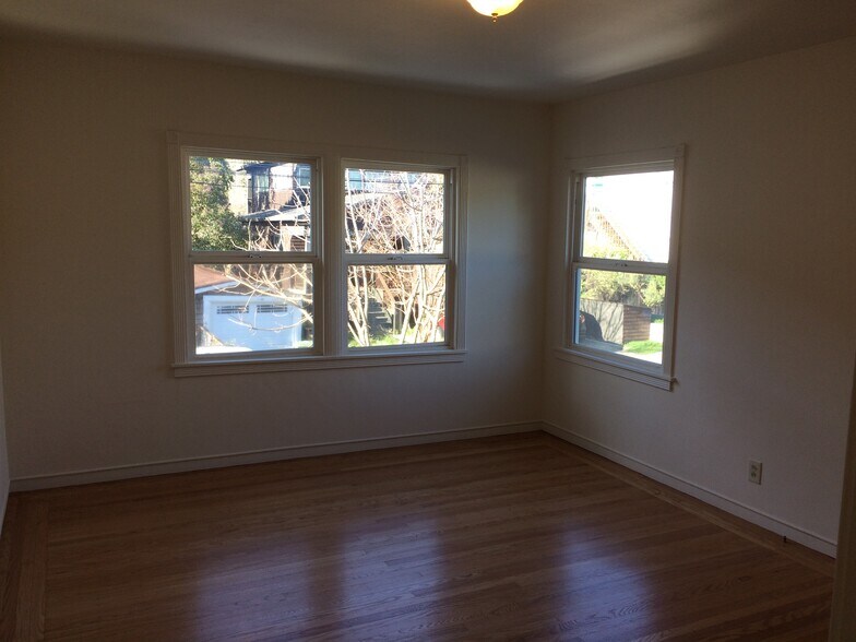 Light filled bedrooms - 47 Belle Ave