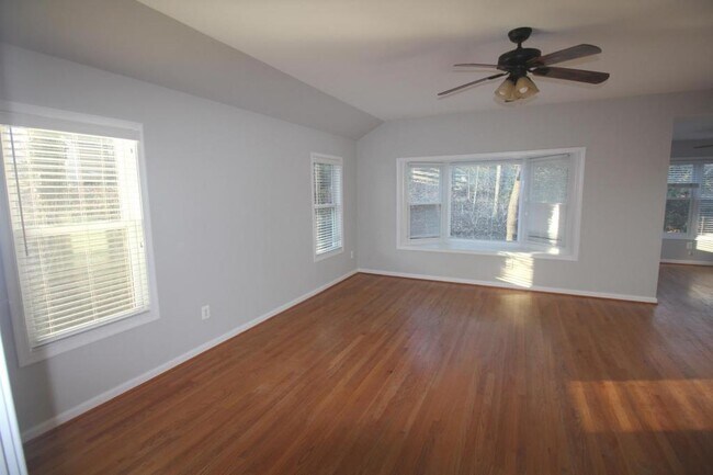 Building Photo - 9944 Murnane St