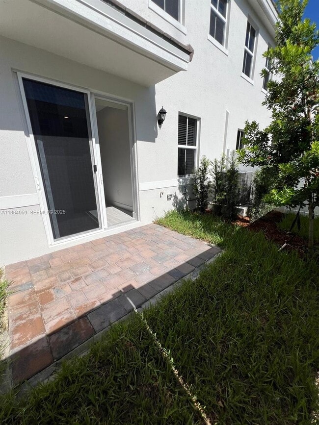 Building Photo - 109 SW 170th Ave