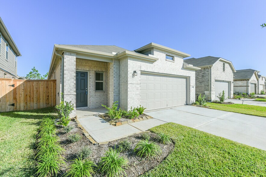 Building Photo - 14483 Cedar Ledge Ln