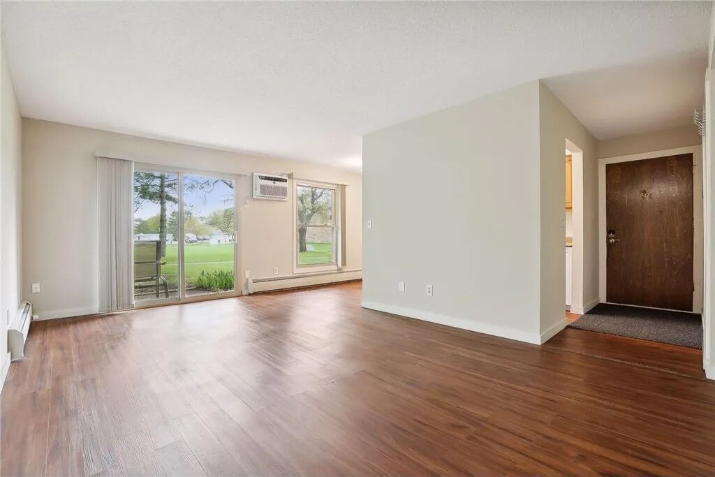 Building Photo - 935 11th Ave S