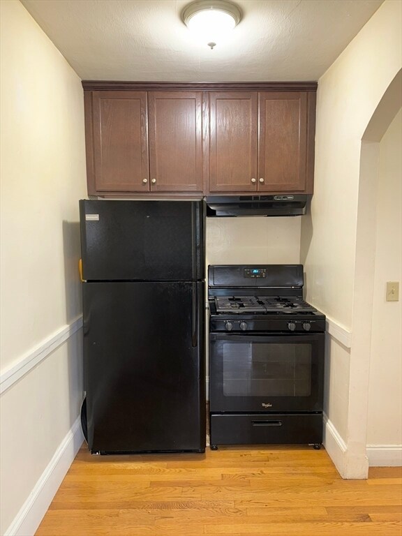 Building Photo - 30 Crescent St