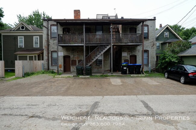 Building Photo - 583 Holly Ave