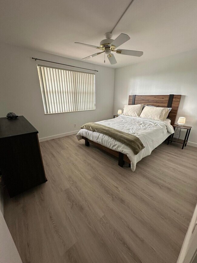 Building Photo - 141 SE 3rd Ave