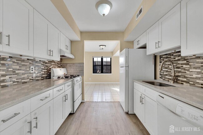 Building Photo - 275 Alpine Way