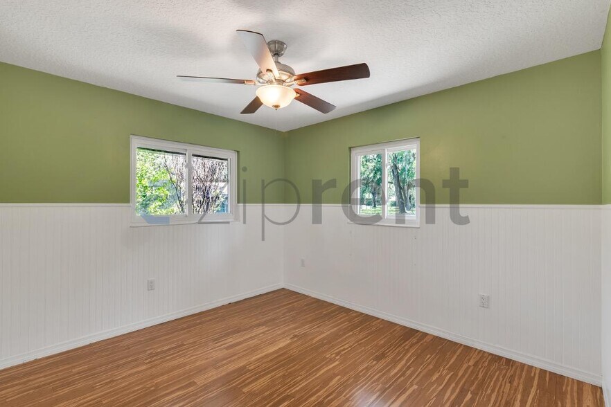 Building Photo - Unit