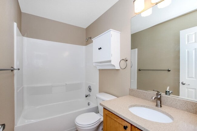 Building Photo - Spacious Patio Home 3 Bed 3 Bath