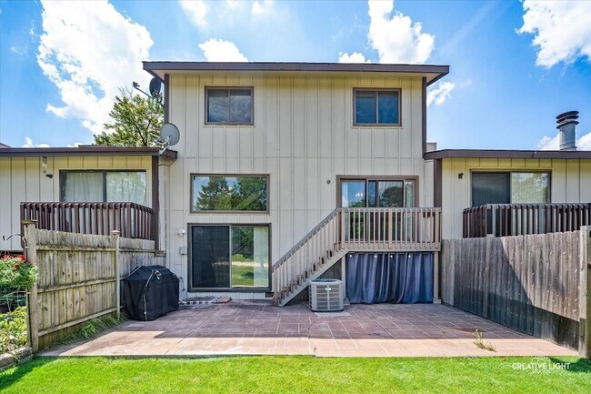 Building Photo - 772 Circle Dr