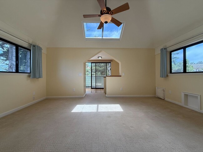 Building Photo - Fantastic Home in New Monterey Near DLI